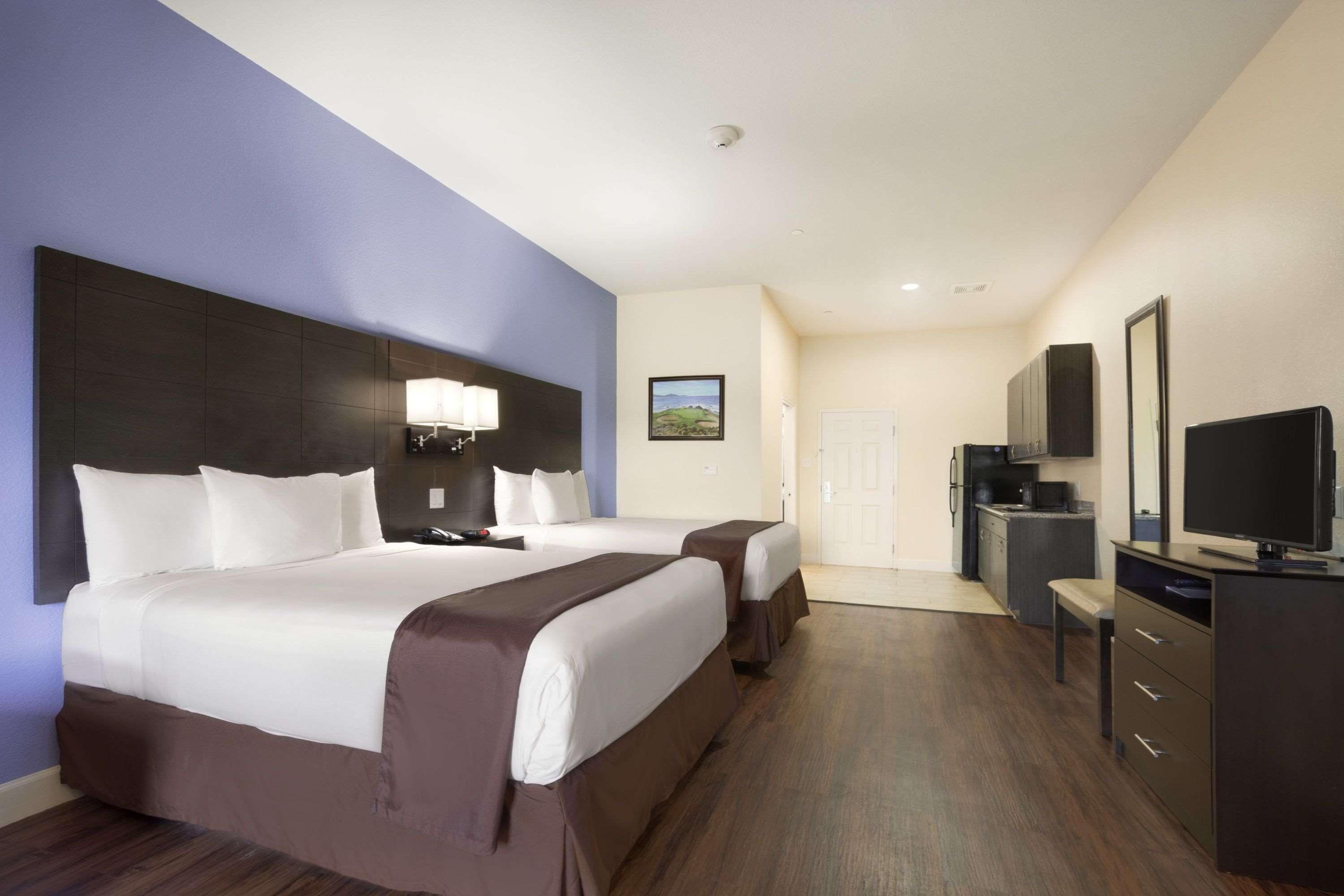Days Inn & Suites By Wyndham Galveston West/Seawall Exterior photo
