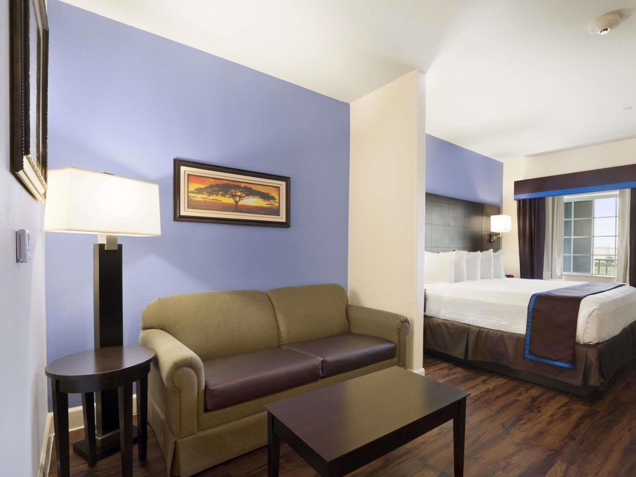 Days Inn & Suites By Wyndham Galveston West/Seawall Exterior photo