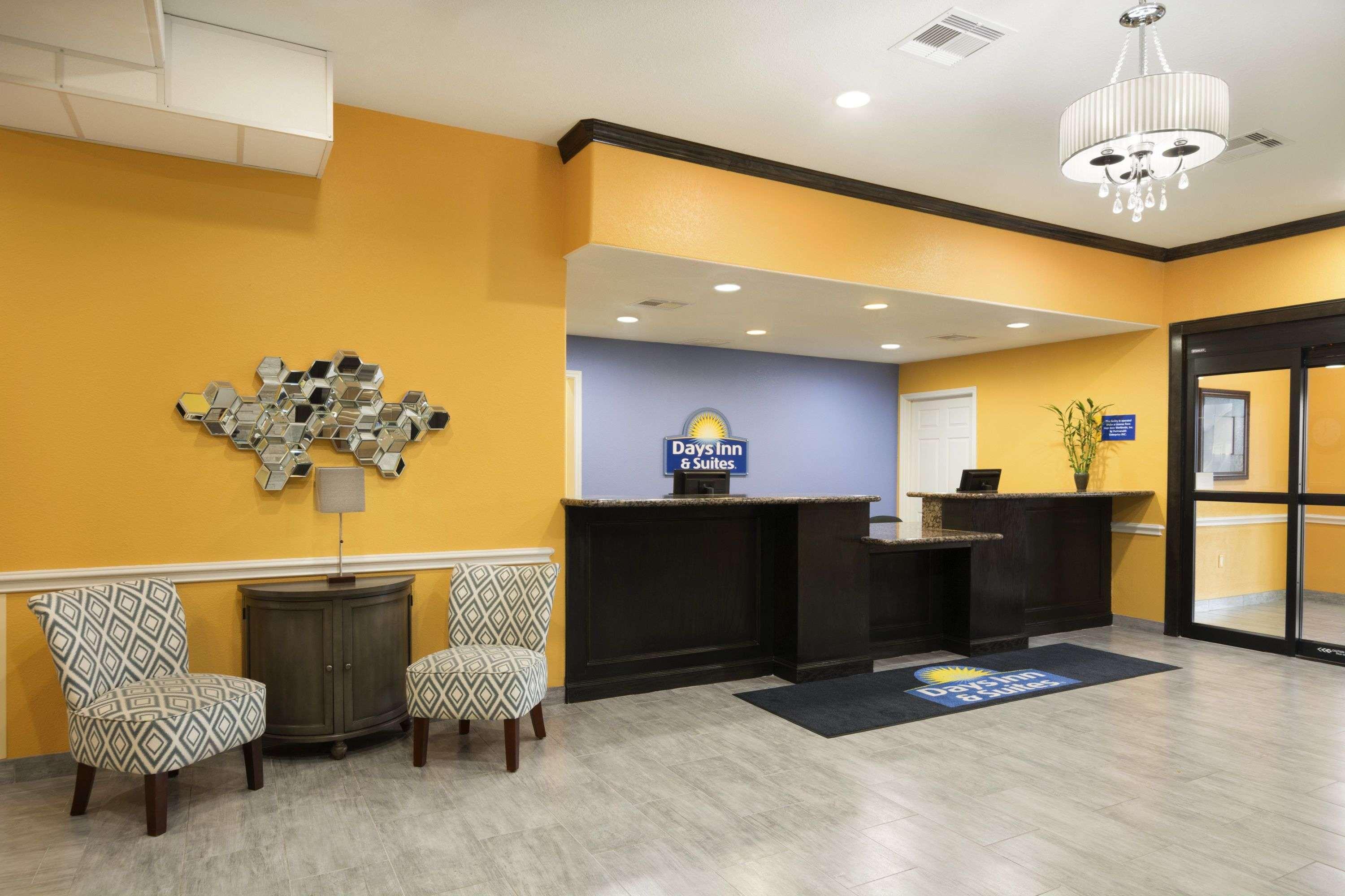Days Inn & Suites By Wyndham Galveston West/Seawall Exterior photo