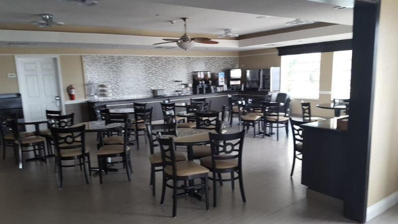Days Inn & Suites By Wyndham Galveston West/Seawall Exterior photo